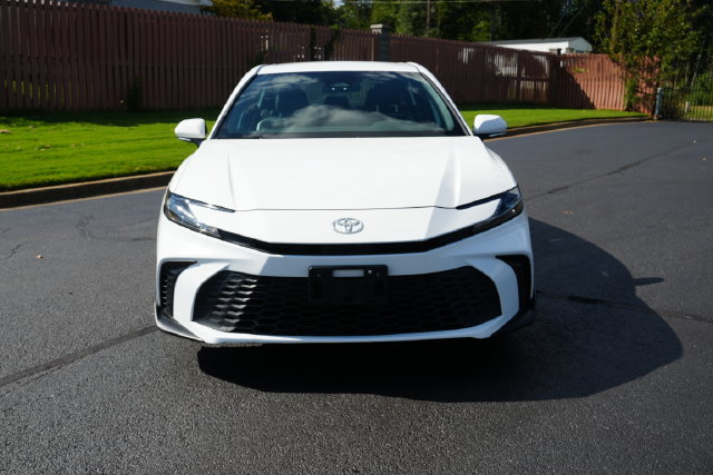 Used 2025 Toyota Camry SE FWD image 2