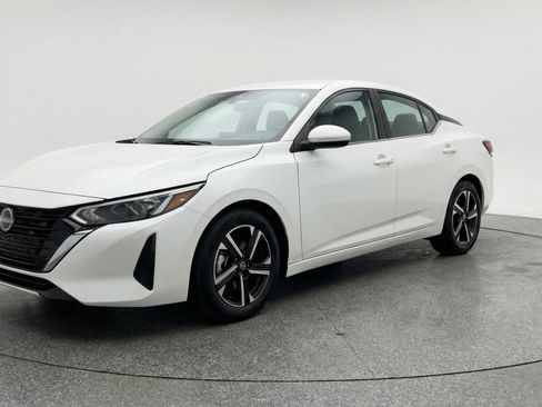 Used 2025 Nissan Sentra SV image 3