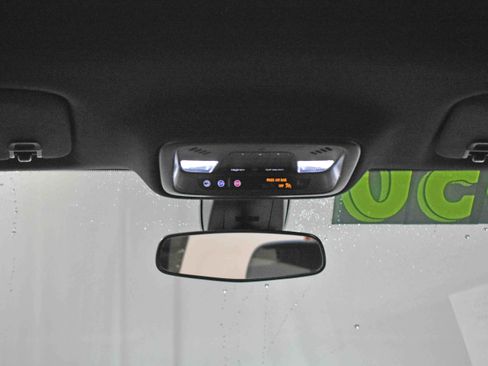 Used 2022 Chevrolet Traverse LT image 29