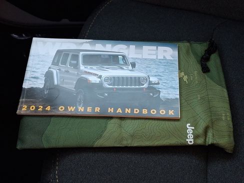 Used 2024 Jeep Wrangler Unlimited Sahara AWD/4WD image 25