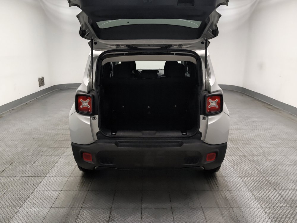 Used 2020 Jeep Renegade Altitude FWD image 29