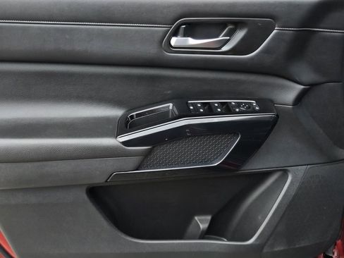 Certified 2022 Nissan Pathfinder SV w/ SV Premium Package image 18