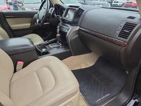 Used 2009 Toyota Land Cruiser image 24