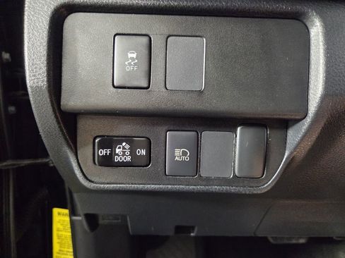 Used 2020 Toyota Tacoma SR5 RWD image 21