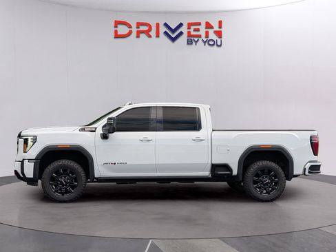 Used 2024 GMC Sierra 2500 AT4 w/ Technology Package AWD/4WD image 2