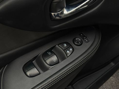 Used 2018 Nissan Murano SV image 17