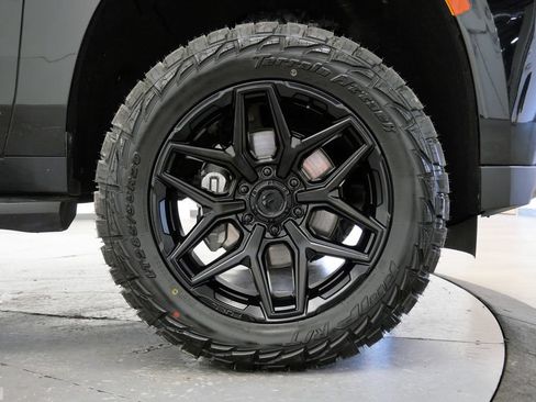 Used 2023 GMC Yukon XL SLT AWD/4WD image 36