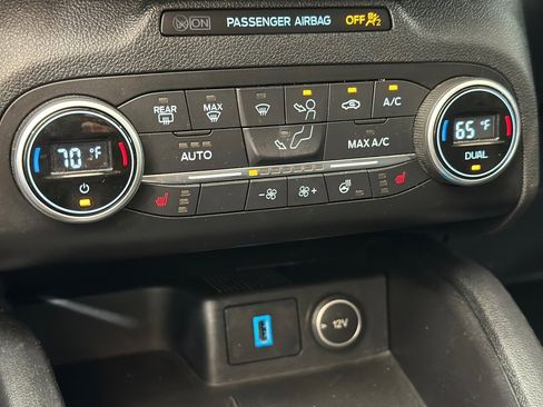 Used 2020 Ford Escape Titanium image 20