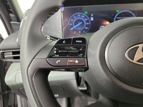 New 2025 Hyundai Elantra Limited image 21