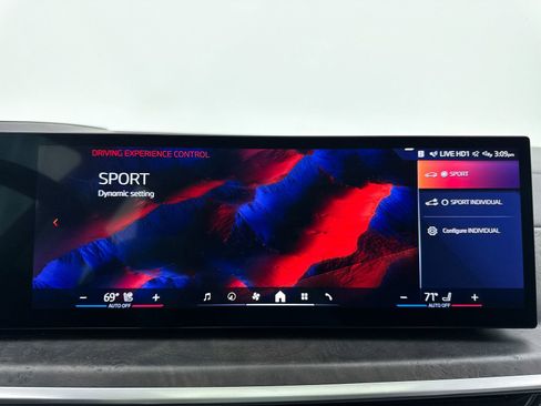 Used 2024 BMW X7 xDrive40i w/ Premium Package image 11