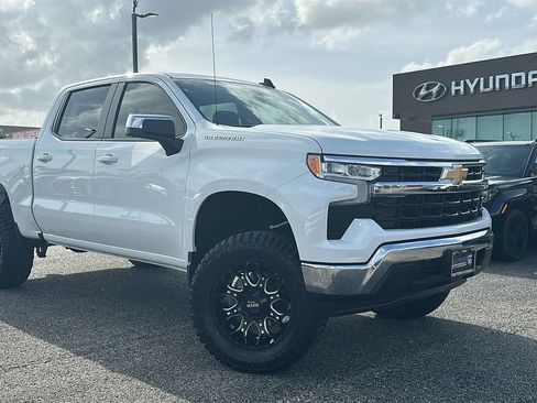 Used 2025 Chevrolet Silverado 1500 LT RWD image 6