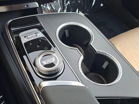 New 2026 Cadillac Lyriq Luxury AWD/4WD image 32