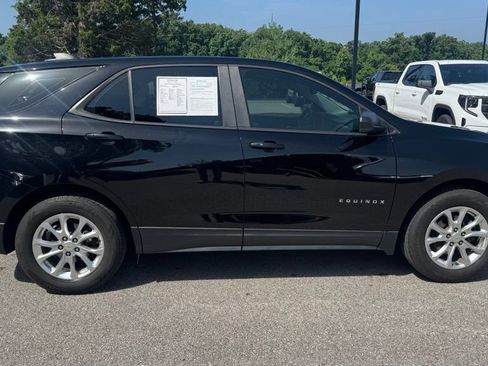 Used 2020 Chevrolet Equinox LS FWD image 2