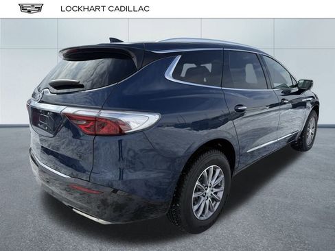 Used 2022 Buick Enclave Essence image 3