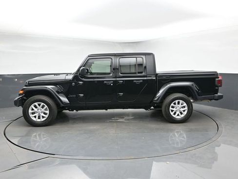 Used 2023 Jeep Gladiator Sport AWD/4WD image 6