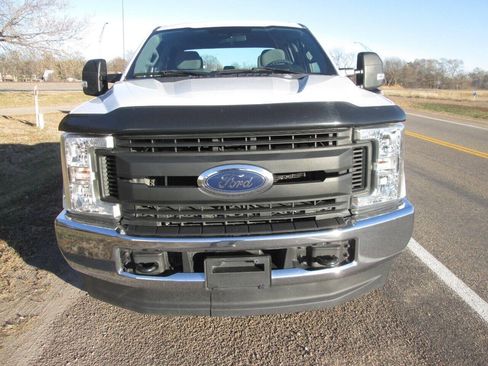 Used 2018 Ford F250 XL w/ Power Equipment Group AWD/4WD image 9