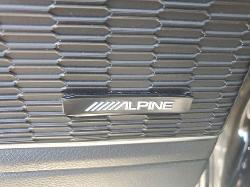 Used 2022 Jeep Grand Cherokee L Limited w/ Black Appearance Package image 17