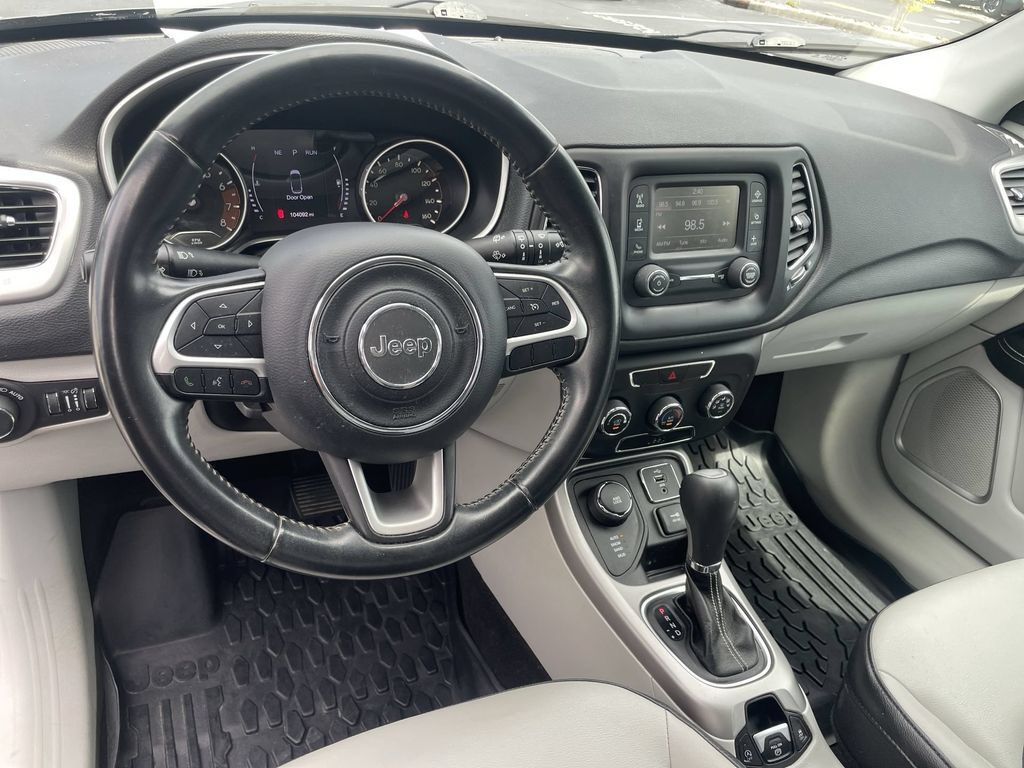 Used 2018 Jeep Compass Latitude AWD/4WD image 10
