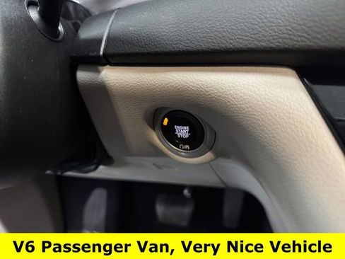 Used 2024 Chrysler Pacifica Touring-L image 21