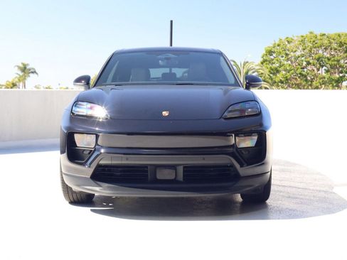 Certified 2024 Porsche Macan 4 Electric image 6