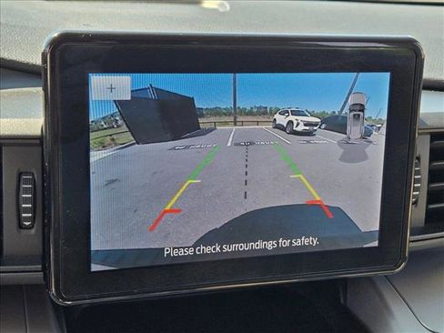 Used 2023 Ford Explorer XLT image 10