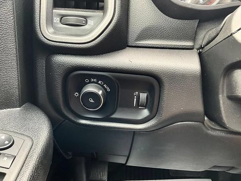 Used 2022 RAM 2500 Tradesman w/ Chrome Appearance Group AWD/4WD image 17
