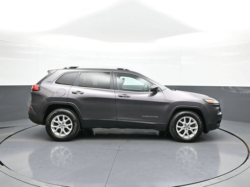 Used 2015 Jeep Cherokee Latitude AWD/4WD image 5