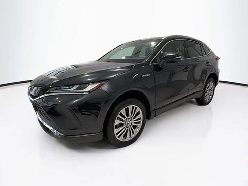 Certified 2021 Toyota Venza XLE w/ Softex Package AWD/4WD image 3