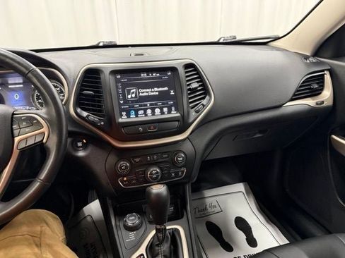 Used 2018 Jeep Cherokee Limited AWD/4WD image 18