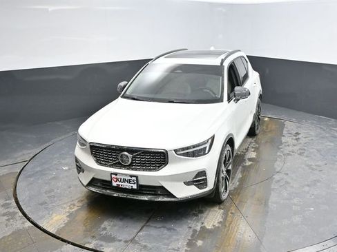 Used 2023 Volvo XC40 B5 Ultimate w/ Protection Package Premier image 34
