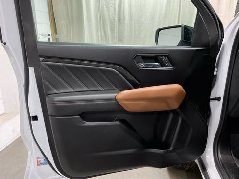 Used 2023 GMC Canyon AT4 w/ AT4 Premium Package AWD/4WD image 7