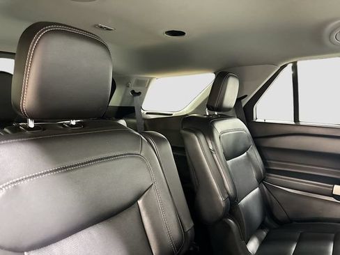 Used 2022 Ford Explorer Limited w/ Equipment Group 301A AWD/4WD image 28