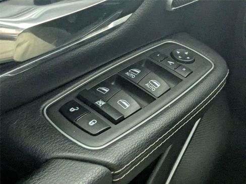 Used 2022 RAM 1500 Laramie AWD/4WD image 13