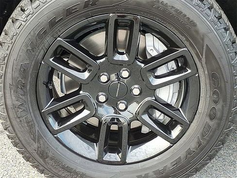 New 2026 Land Rover Defender 110 S image 5