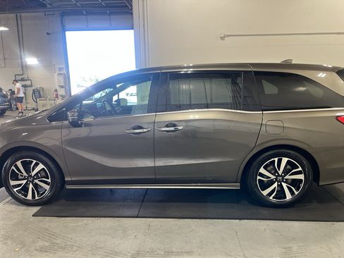 Used 2018 Honda Odyssey Elite image 9