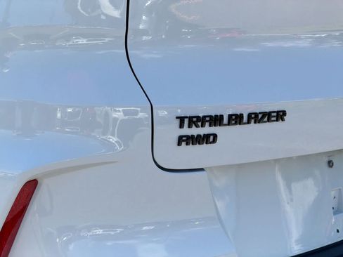Used 2023 Chevrolet TrailBlazer RS w/ Sun and Liftgate Package AWD/4WD image 13
