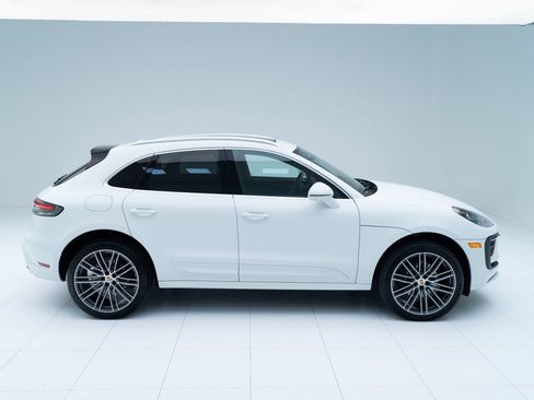 Used 2026 Porsche Macan AWD/4WD image 8