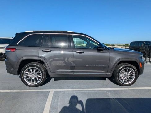 Used 2022 Jeep Grand Cherokee Summit w/ Luxury Tech Group V image 2