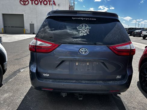 Used 2017 Toyota Sienna XLE w/ XLE Navigation Package AWD/4WD image 4