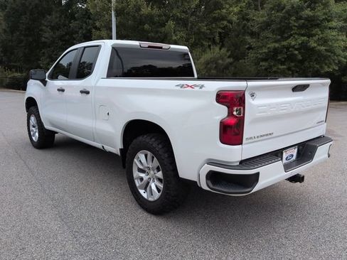 Used 2019 Chevrolet Silverado 1500 Custom w/ Custom Convenience Package AWD/4WD image 6
