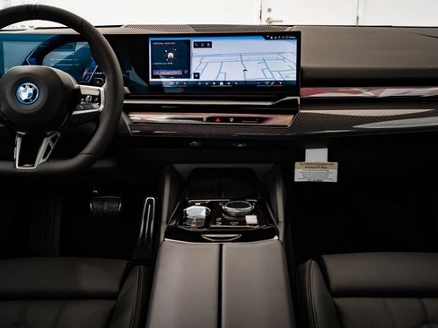 New 2026 BMW 550e xDrive image 34