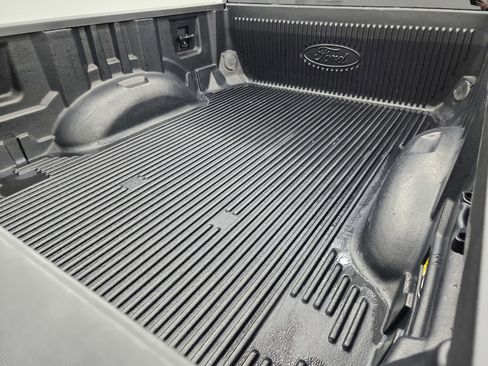 Used 2022 Ford F250 XLT w/ Black Appearance Package image 5