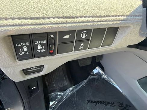 Used 2023 Honda Odyssey EX-L image 15