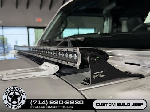 Used 2024 Jeep Wrangler Unlimited Sahara AWD/4WD image 35