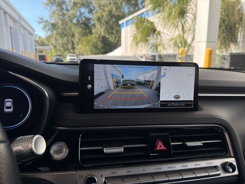 Used 2025 Genesis G70 2.5T image 18