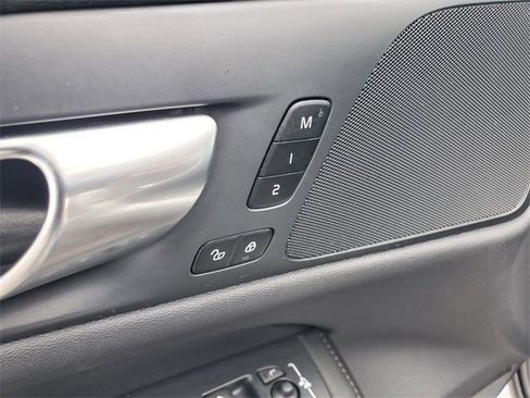 Used 2025 Volvo V60 B5 Cross Country Plus image 11