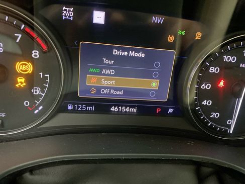 Used 2022 Cadillac XT5 Premium Luxury w/ Technology Package AWD/4WD image 20