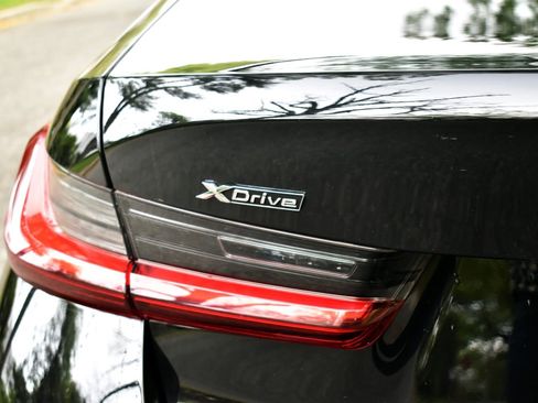 Used 2025 BMW 330i xDrive Sedan AWD/4WD image 37