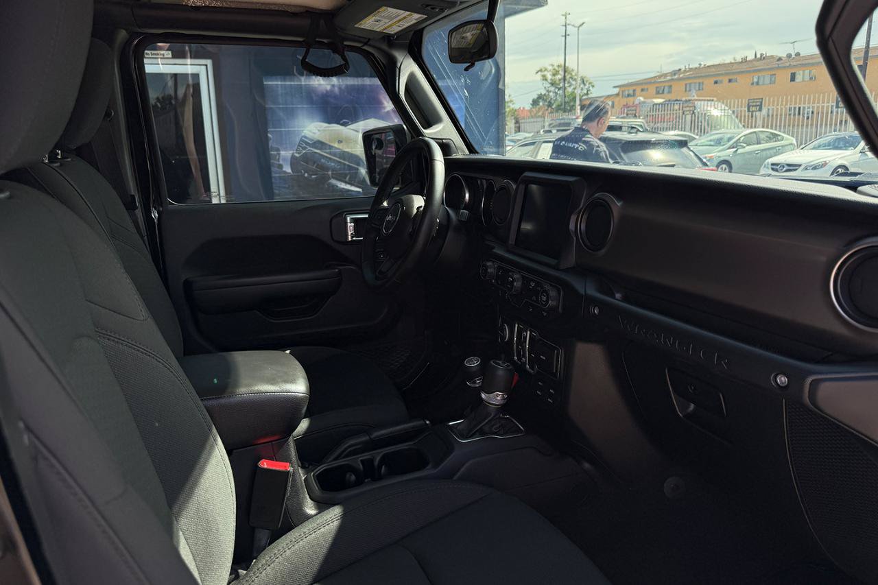 Used 2020 Jeep Wrangler Unlimited Sport AWD/4WD image 17