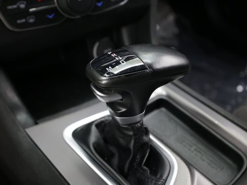 Used 2022 Dodge Charger SXT RWD image 17